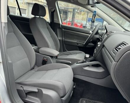 Серый Фольксваген Гольф, объемом двигателя 1.6 л и пробегом 240 тыс. км за 6950 $, фото 5 на Automoto.ua