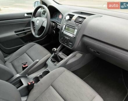 Серый Фольксваген Гольф, объемом двигателя 1.6 л и пробегом 208 тыс. км за 5700 $, фото 21 на Automoto.ua