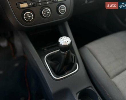 Серый Фольксваген Гольф, объемом двигателя 1.6 л и пробегом 235 тыс. км за 5100 $, фото 25 на Automoto.ua