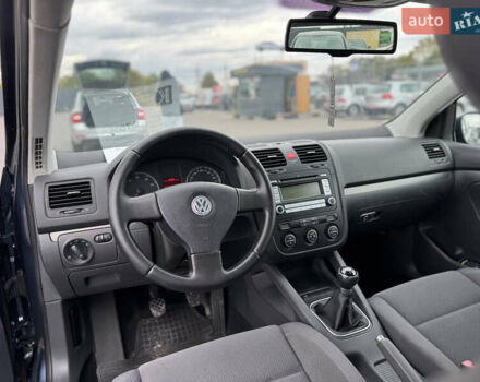 Серый Фольксваген Гольф, объемом двигателя 1.6 л и пробегом 251 тыс. км за 6700 $, фото 8 на Automoto.ua