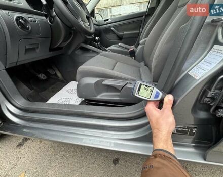 Серый Фольксваген Гольф, объемом двигателя 1.6 л и пробегом 262 тыс. км за 6950 $, фото 94 на Automoto.ua