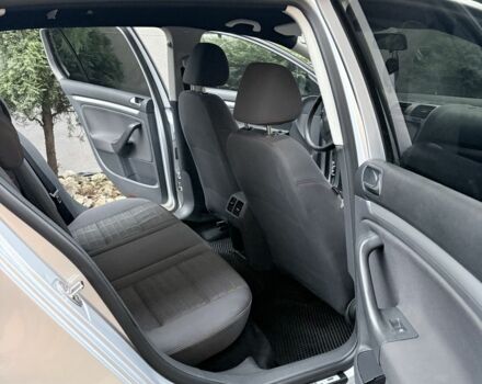 Серый Фольксваген Гольф, объемом двигателя 1.6 л и пробегом 260 тыс. км за 5300 $, фото 5 на Automoto.ua