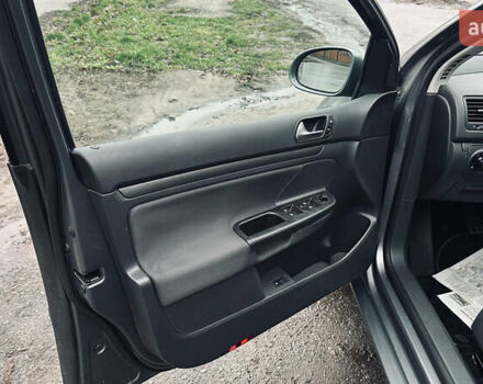 Серый Фольксваген Гольф, объемом двигателя 1.6 л и пробегом 185 тыс. км за 6500 $, фото 11 на Automoto.ua