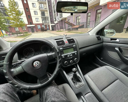 Фольксваген Гольф 2006 в Киеве на Automoto.ua Серый Фольксваген Гольф, объемом двигателя 1.6 л и пробегом 225 тыс. км за 5900 $, фото 17 на Automoto.ua