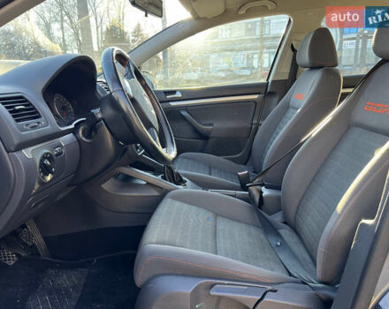 Серый Фольксваген Гольф, объемом двигателя 1.6 л и пробегом 216 тыс. км за 5900 $, фото 7 на Automoto.ua