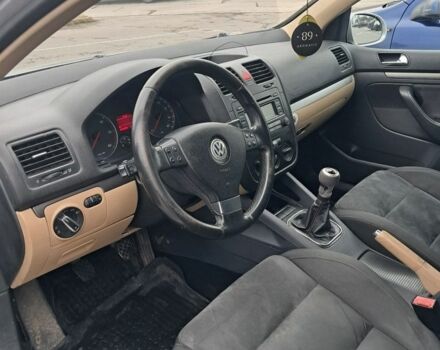 Серый Фольксваген Гольф, объемом двигателя 2 л и пробегом 417 тыс. км за 2700 $, фото 5 на Automoto.ua