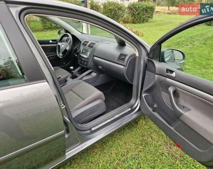 Фольксваген Гольф 2006 в Сторожинце на Automoto.ua Серый Фольксваген Гольф, объемом двигателя 1.6 л и пробегом 216 тыс. км за 5143 $, фото 12 на Automoto.ua