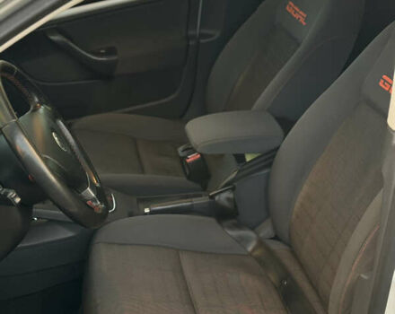 Серый Фольксваген Гольф, объемом двигателя 1.4 л и пробегом 289 тыс. км за 5000 $, фото 7 на Automoto.ua