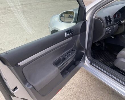 Серый Фольксваген Гольф, объемом двигателя 1.6 л и пробегом 173 тыс. км за 5000 $, фото 12 на Automoto.ua