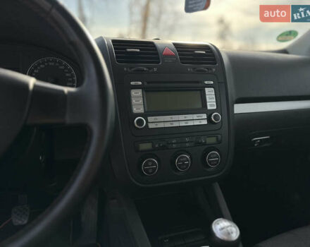 Серый Фольксваген Гольф, объемом двигателя 1.6 л и пробегом 235 тыс. км за 5100 $, фото 26 на Automoto.ua