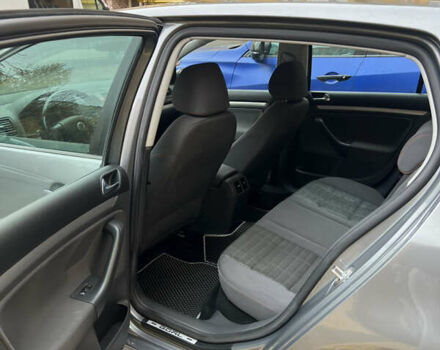 Серый Фольксваген Гольф, объемом двигателя 1.6 л и пробегом 220 тыс. км за 6300 $, фото 11 на Automoto.ua