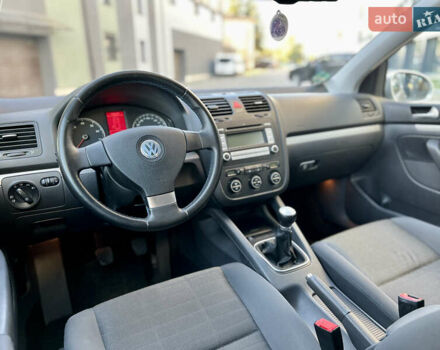 Сірий Фольксваген Гольф, об'ємом двигуна 1.4 л та пробігом 185 тис. км за 6450 $, фото 89 на Automoto.ua