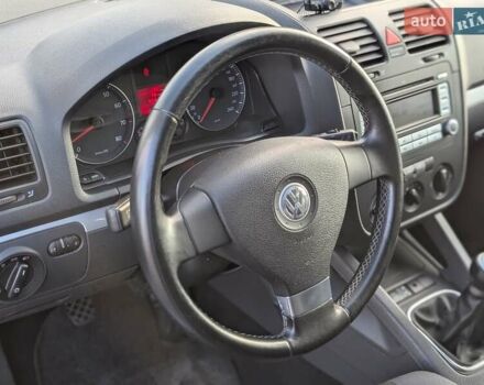 Серый Фольксваген Гольф, объемом двигателя 1.6 л и пробегом 244 тыс. км за 5950 $, фото 27 на Automoto.ua