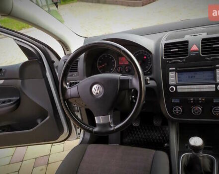 Сірий Фольксваген Гольф, об'ємом двигуна 1.6 л та пробігом 200 тис. км за 6950 $, фото 132 на Automoto.ua