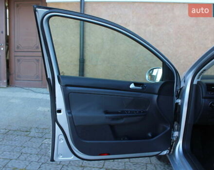 Серый Фольксваген Гольф, объемом двигателя 1.6 л и пробегом 195 тыс. км за 5990 $, фото 52 на Automoto.ua