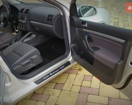 Сірий Фольксваген Гольф, об'ємом двигуна 1.6 л та пробігом 200 тис. км за 6950 $, фото 121 на Automoto.ua