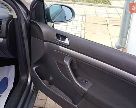 Серый Фольксваген Гольф, объемом двигателя 1.6 л и пробегом 238 тыс. км за 6300 $, фото 7 на Automoto.ua