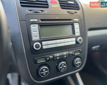 Сірий Фольксваген Гольф, об'ємом двигуна 1.4 л та пробігом 185 тис. км за 6450 $, фото 82 на Automoto.ua