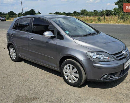 Серый Фольксваген Гольф, объемом двигателя 1.39 л и пробегом 270 тыс. км за 6000 $, фото 1 на Automoto.ua