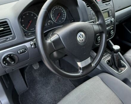 Серый Фольксваген Гольф, объемом двигателя 1.6 л и пробегом 198 тыс. км за 6500 $, фото 13 на Automoto.ua