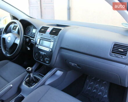 Серый Фольксваген Гольф, объемом двигателя 1.6 л и пробегом 195 тыс. км за 5990 $, фото 65 на Automoto.ua