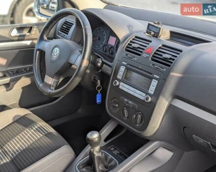 Серый Фольксваген Гольф, объемом двигателя 1.6 л и пробегом 244 тыс. км за 5950 $, фото 40 на Automoto.ua