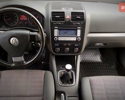 Сірий Фольксваген Гольф, об'ємом двигуна 1.6 л та пробігом 200 тис. км за 6950 $, фото 130 на Automoto.ua