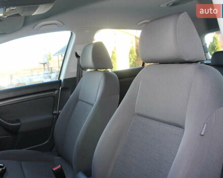 Серый Фольксваген Гольф, объемом двигателя 1.6 л и пробегом 195 тыс. км за 5990 $, фото 30 на Automoto.ua