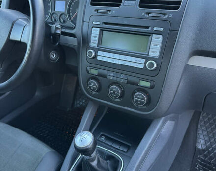 Серый Фольксваген Гольф, объемом двигателя 1.6 л и пробегом 240 тыс. км за 5850 $, фото 24 на Automoto.ua