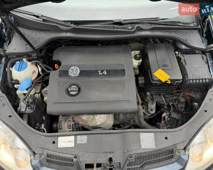 Серый Фольксваген Гольф, объемом двигателя 1.4 л и пробегом 236 тыс. км за 5500 $, фото 22 на Automoto.ua