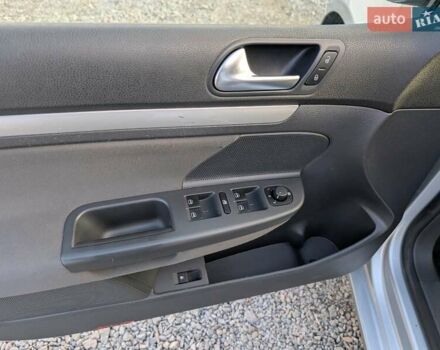 Серый Фольксваген Гольф, объемом двигателя 1.6 л и пробегом 244 тыс. км за 5950 $, фото 25 на Automoto.ua