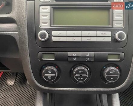 Серый Фольксваген Гольф, объемом двигателя 1.6 л и пробегом 235 тыс. км за 6500 $, фото 9 на Automoto.ua