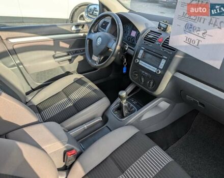 Серый Фольксваген Гольф, объемом двигателя 1.6 л и пробегом 244 тыс. км за 5950 $, фото 39 на Automoto.ua