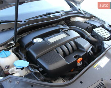 Серый Фольксваген Гольф, объемом двигателя 1.6 л и пробегом 195 тыс. км за 5890 $, фото 80 на Automoto.ua