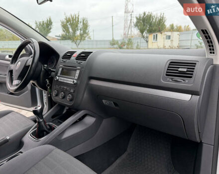 Серый Фольксваген Гольф, объемом двигателя 1.6 л и пробегом 212 тыс. км за 6450 $, фото 31 на Automoto.ua