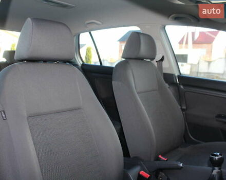 Серый Фольксваген Гольф, объемом двигателя 1.6 л и пробегом 195 тыс. км за 5990 $, фото 71 на Automoto.ua