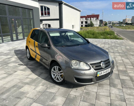 Сірий Фольксваген Гольф, об'ємом двигуна 1.97 л та пробігом 430 тис. км за 7200 $, фото 1 на Automoto.ua