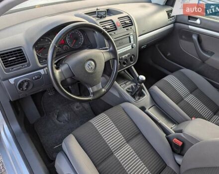 Серый Фольксваген Гольф, объемом двигателя 1.6 л и пробегом 244 тыс. км за 5950 $, фото 26 на Automoto.ua