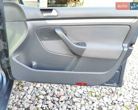 Серый Фольксваген Гольф, объемом двигателя 1.4 л и пробегом 221 тыс. км за 5600 $, фото 26 на Automoto.ua