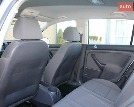 Серый Фольксваген Гольф, объемом двигателя 1.6 л и пробегом 195 тыс. км за 5990 $, фото 56 на Automoto.ua