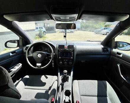 Серый Фольксваген Гольф, объемом двигателя 1.6 л и пробегом 245 тыс. км за 6664 $, фото 2 на Automoto.ua