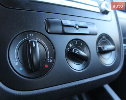 Серый Фольксваген Гольф, объемом двигателя 1.6 л и пробегом 195 тыс. км за 5890 $, фото 36 на Automoto.ua