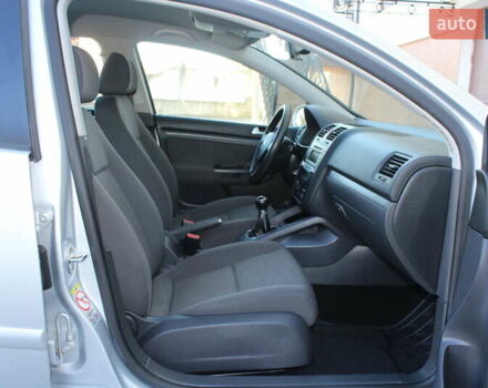 Серый Фольксваген Гольф, объемом двигателя 1.6 л и пробегом 195 тыс. км за 5990 $, фото 64 на Automoto.ua