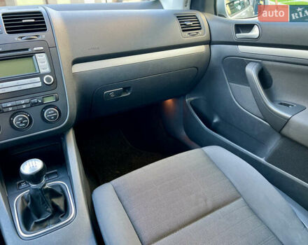 Сірий Фольксваген Гольф, об'ємом двигуна 1.4 л та пробігом 185 тис. км за 6450 $, фото 108 на Automoto.ua