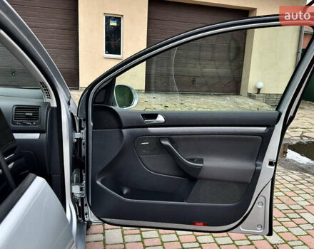 Серый Фольксваген Гольф, объемом двигателя 1.6 л и пробегом 178 тыс. км за 6556 $, фото 45 на Automoto.ua