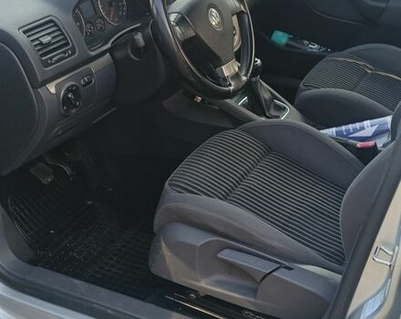 Серый Фольксваген Гольф, объемом двигателя 1.6 л и пробегом 200 тыс. км за 6500 $, фото 6 на Automoto.ua