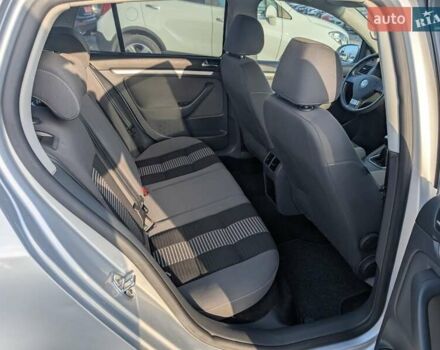 Серый Фольксваген Гольф, объемом двигателя 1.6 л и пробегом 244 тыс. км за 5950 $, фото 33 на Automoto.ua