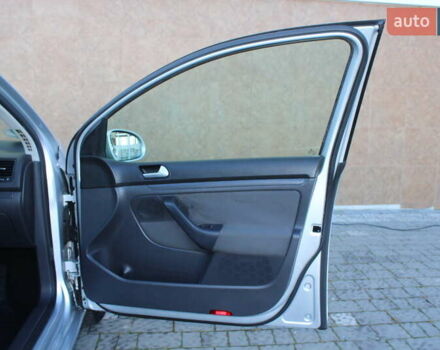 Серый Фольксваген Гольф, объемом двигателя 1.6 л и пробегом 195 тыс. км за 5890 $, фото 74 на Automoto.ua