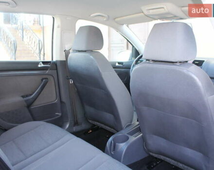 Серый Фольксваген Гольф, объемом двигателя 1.6 л и пробегом 195 тыс. км за 5990 $, фото 62 на Automoto.ua