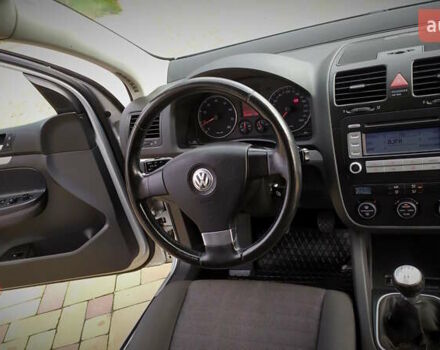 Сірий Фольксваген Гольф, об'ємом двигуна 1.6 л та пробігом 200 тис. км за 6950 $, фото 126 на Automoto.ua